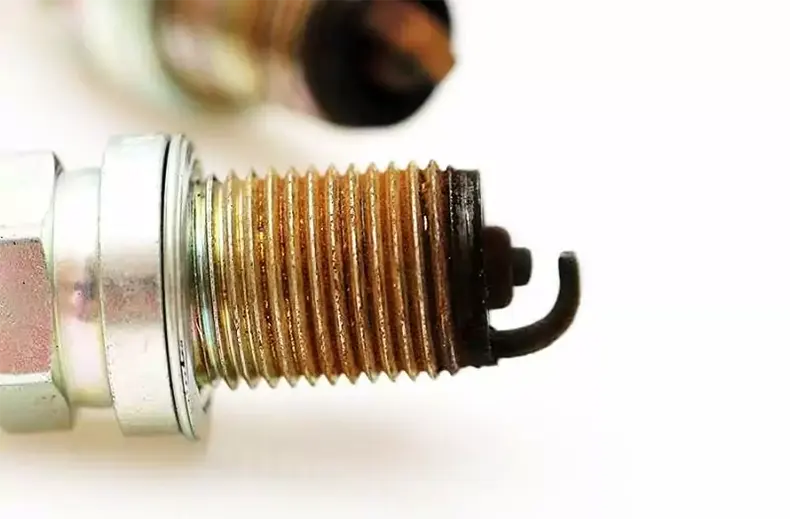 تمیز کردن شمع خودرو